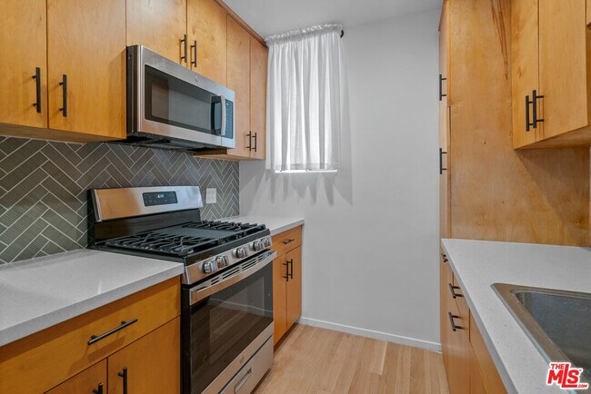 Building Photo - 5468 Blackwelder St
