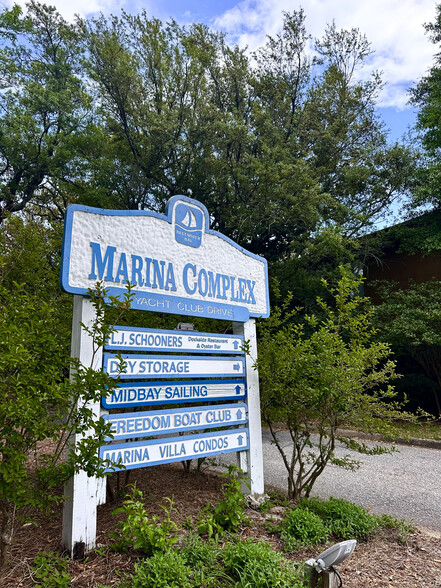 Marina complex with restaurant and bar - 109 Westlake Ct
