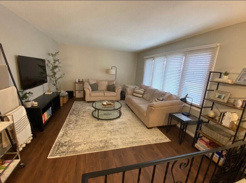 Building Photo - 9811 Rich Rd