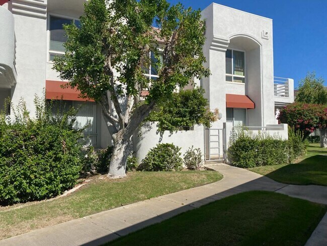 Building Photo - 401 El Cielo Rd