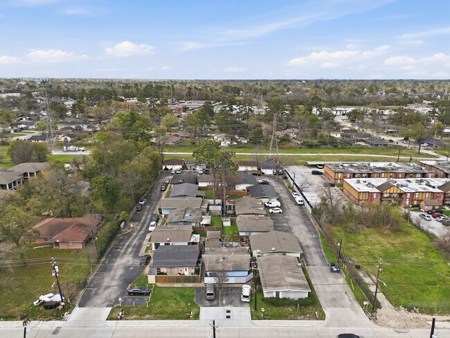 Building Photo - 4102 Sherwood Ln