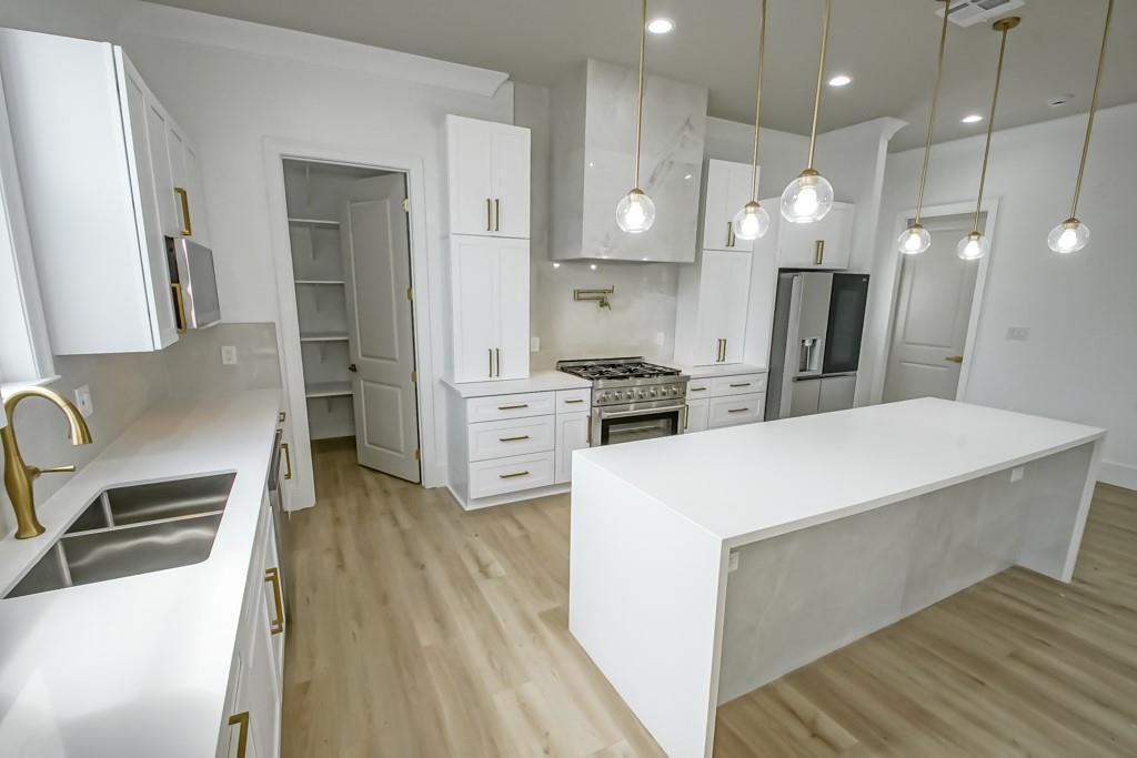 Kitchen 4 - 2416 Prentiss Ave