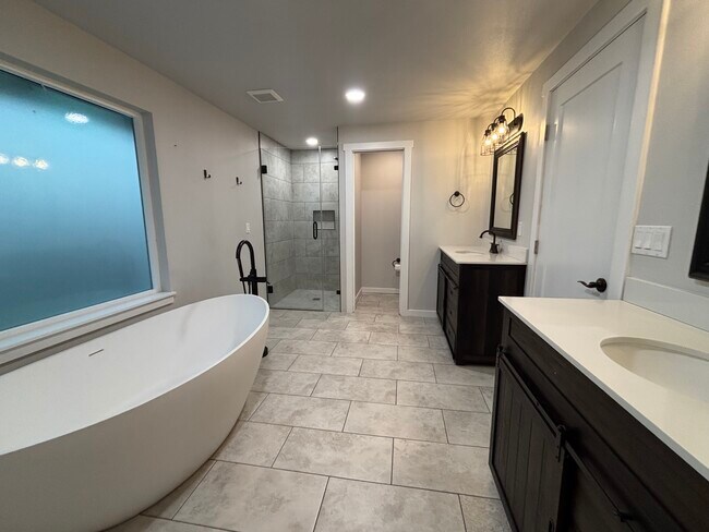 Building Photo - 8582 Long Lake Rd SE