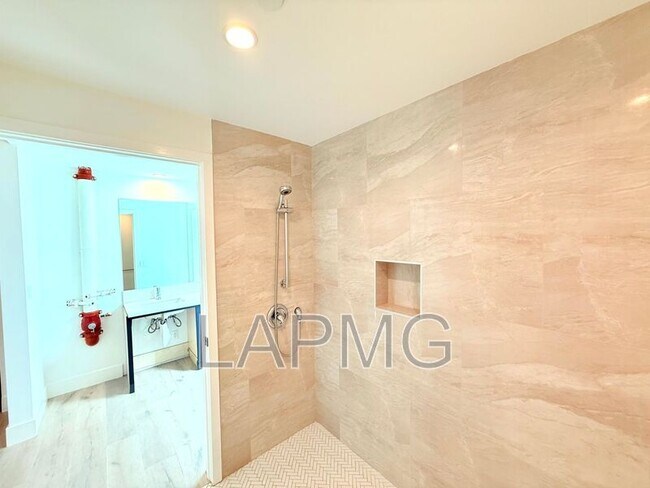 Building Photo - 3414 London St