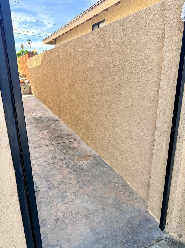 Building Photo - 10079 Hedrick Ave