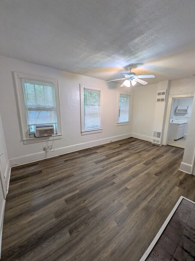 Building Photo - 516 Linwood Ave