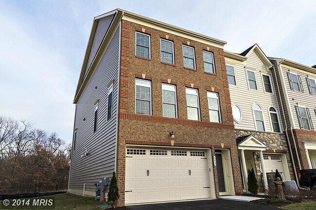 Front of House - 553 Deep Creek Vw
