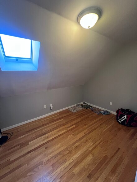 Building Photo - 122 Calumet St