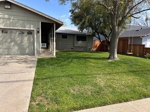 Building Photo - 2235 Huston St