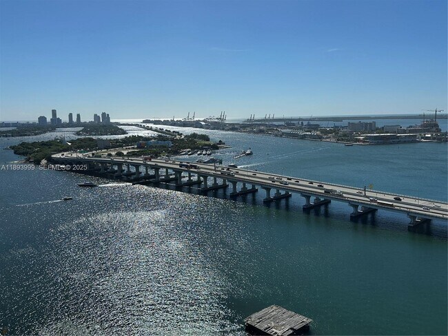 Building Photo - 555 NE 15th St