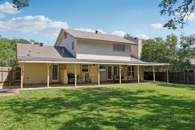 Building Photo - Beautifully Renovated Home with a Large Yard