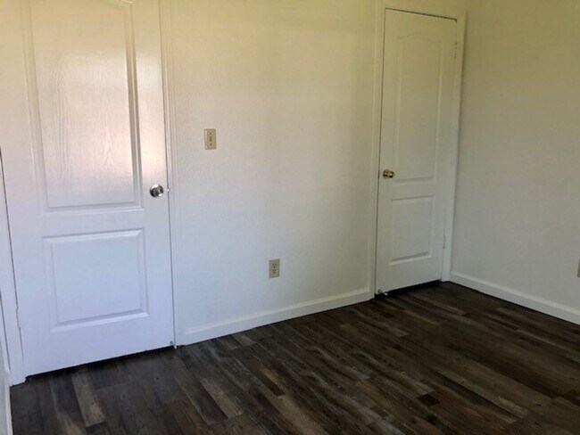 Building Photo - 7521 Blackthorne Way