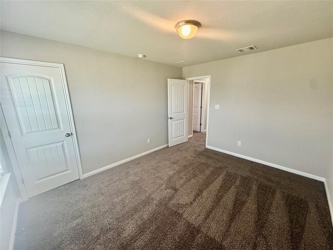 Building Photo - 112 Buckthorn Dr