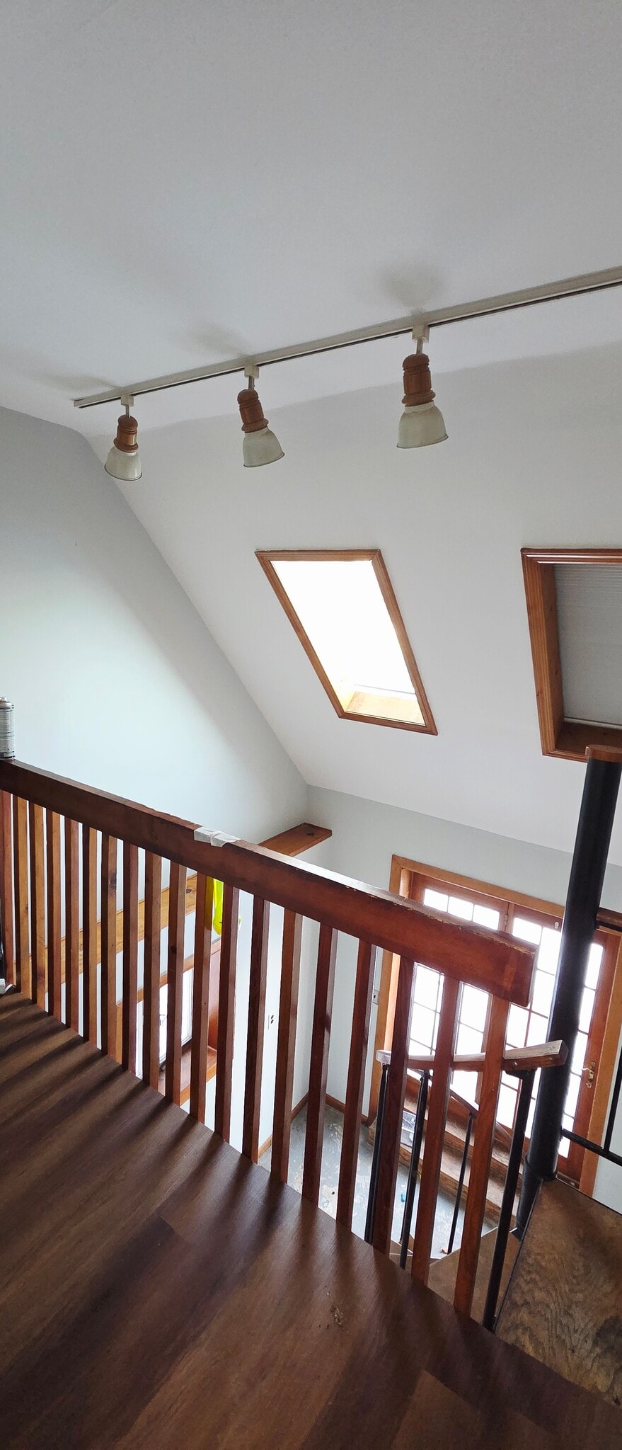 Building Photo - 728 Golden Ave