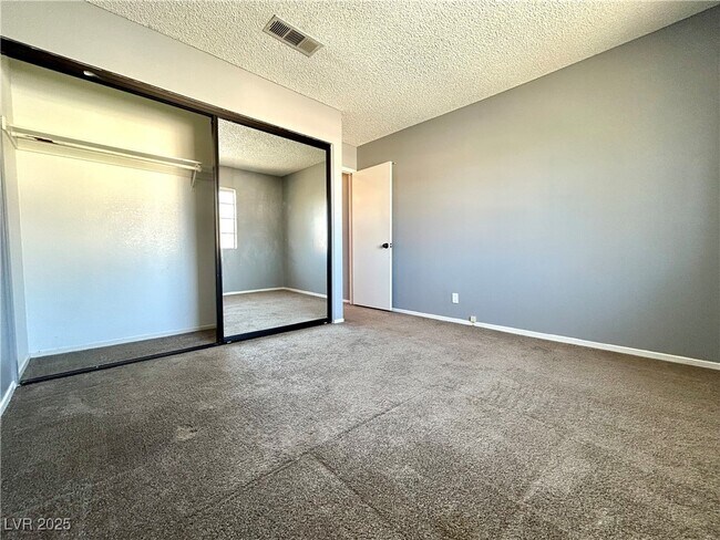 Building Photo - 425 Pemberry Cir