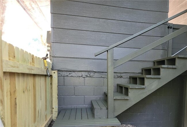 Building Photo - 6 Brompton Dr