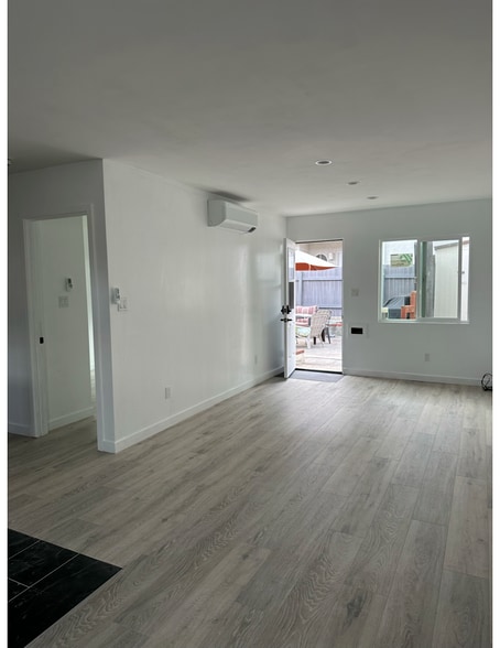 AC & Heater in Living room. - 2148 Felspar St