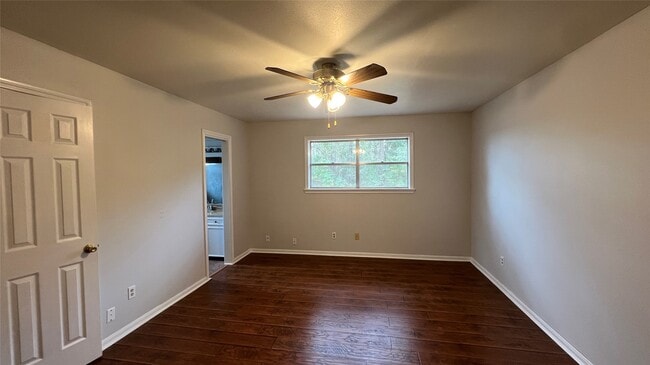 Building Photo - 1806 Cedar Dr