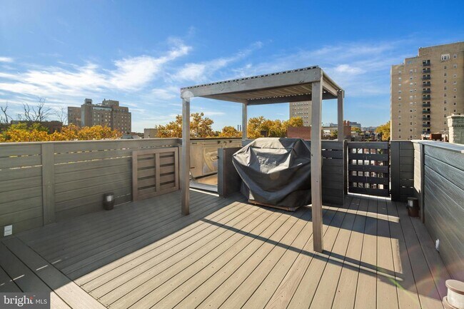 Building Photo - 317 S 18th St