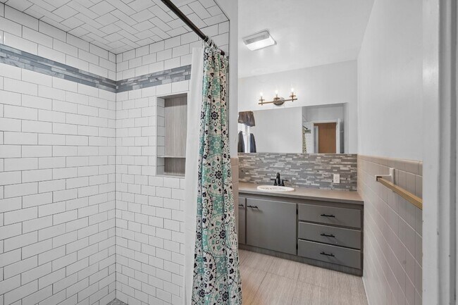 Building Photo - 300 Murray Hill Rd