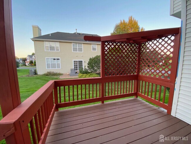 Building Photo - 2 Hampshire Pl