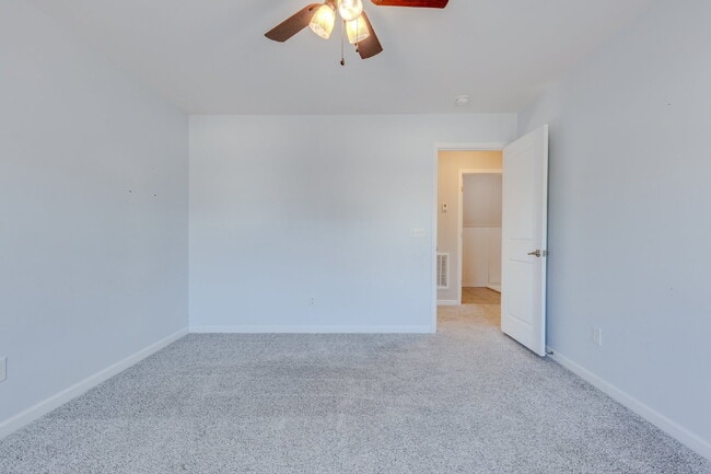 Building Photo - 2704 Orleans Dr