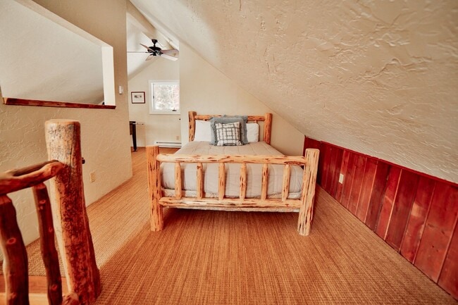 Building Photo - Cabin on Peak 7! 2bed plus loft!  Hot tub!