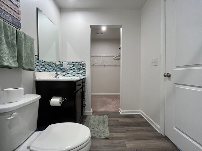 Building Photo - Spacious Townhome Located Minutes From Downtown Greenville!