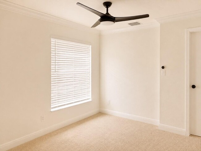Building Photo - 138 S Cypress Rd