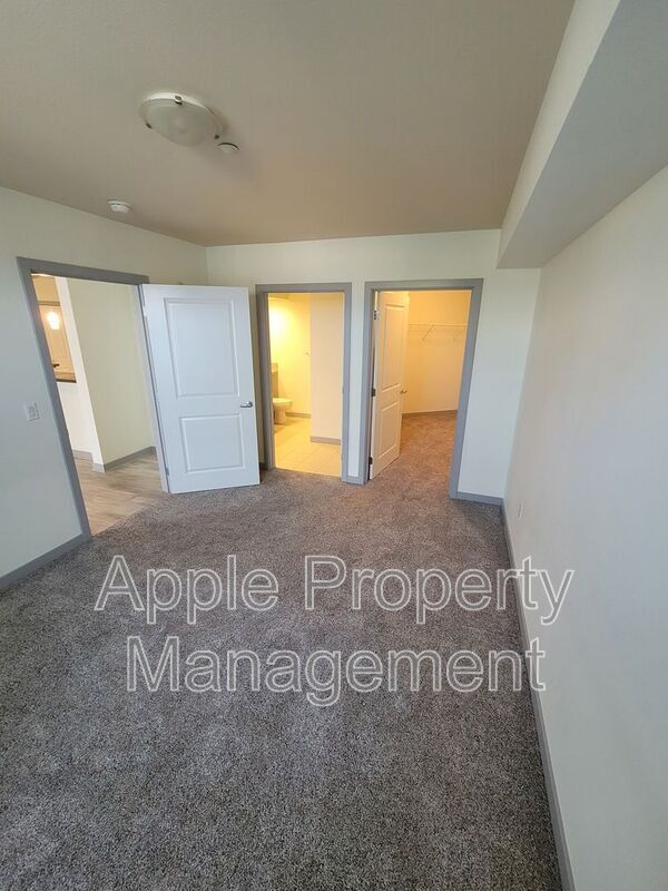 Building Photo - 211 Kirkland Ave