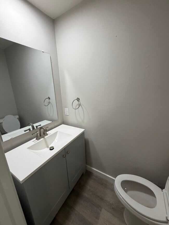 Building Photo - 103 Briarfield Cove