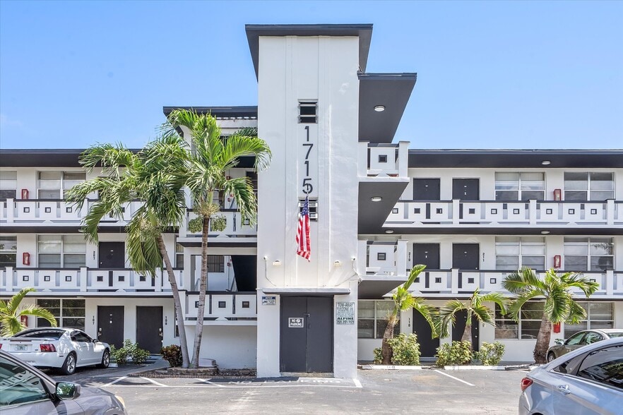 Building Photo - Colonial Sunset Apartment Homes