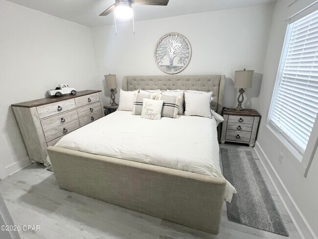 Building Photo - 7813 N Lagoon Dr