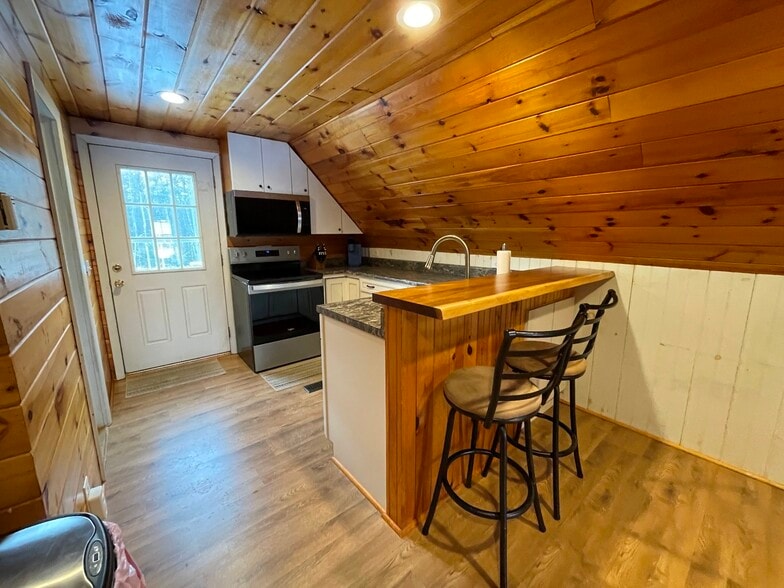 Building Photo - 8 Tow Truck Way