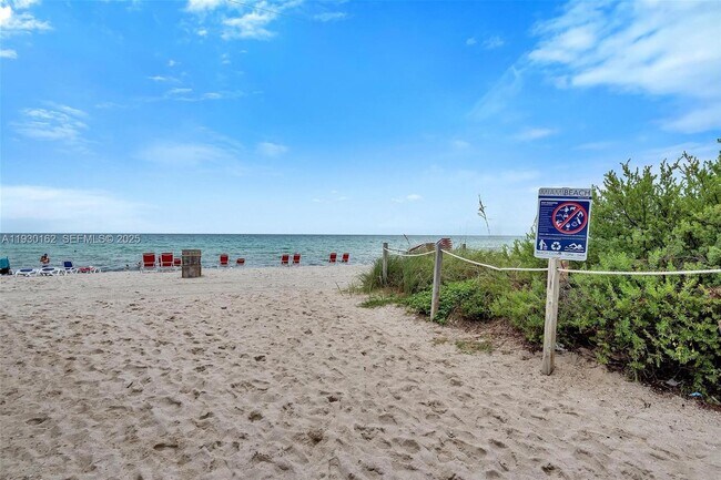 Building Photo - 6515 Collins Ave