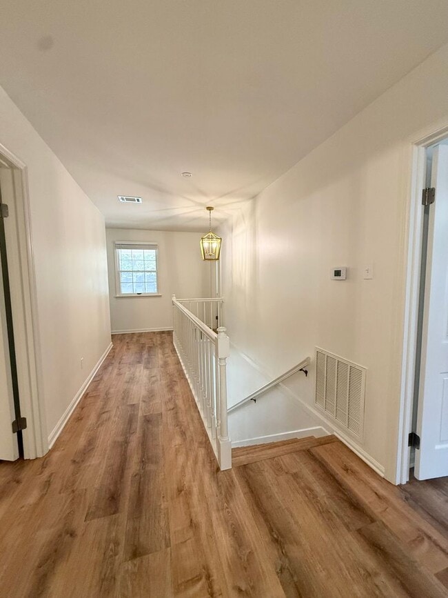 Building Photo - 130 Valley Club Cir