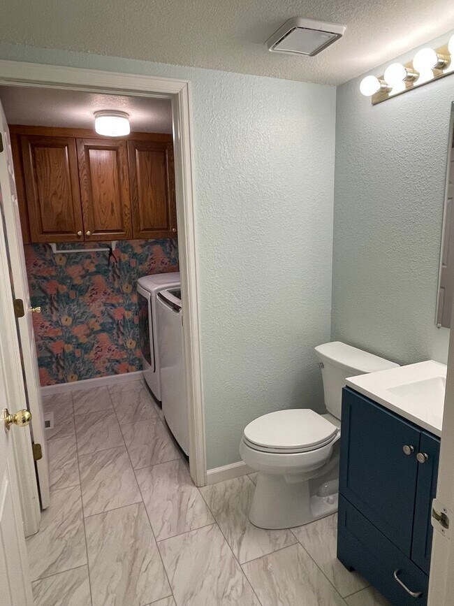 Building Photo - Beautiful Two-Story Home in Cul-de-sac