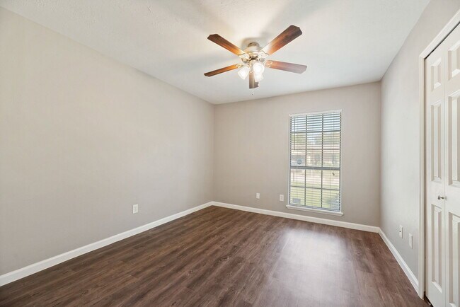Building Photo - 17615 Autumn Hills Dr