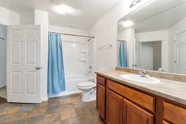Building Photo - A Great modern 2 Bed / One bath for rent