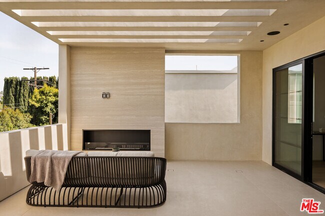 Building Photo - 4724 Lemona Ave
