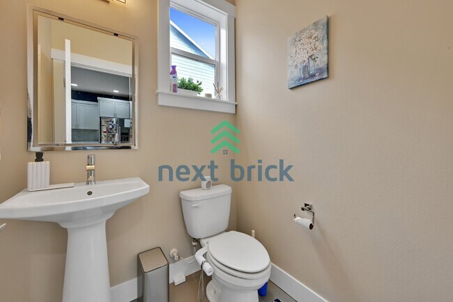 Building Photo - Spacious 3-Bed Oasis in Bothell with 3.5 Bathrooms and 2353 Sq Ft!