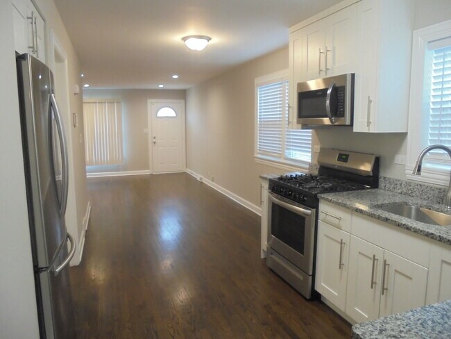 Building Photo - 7609 W 63rd Pl