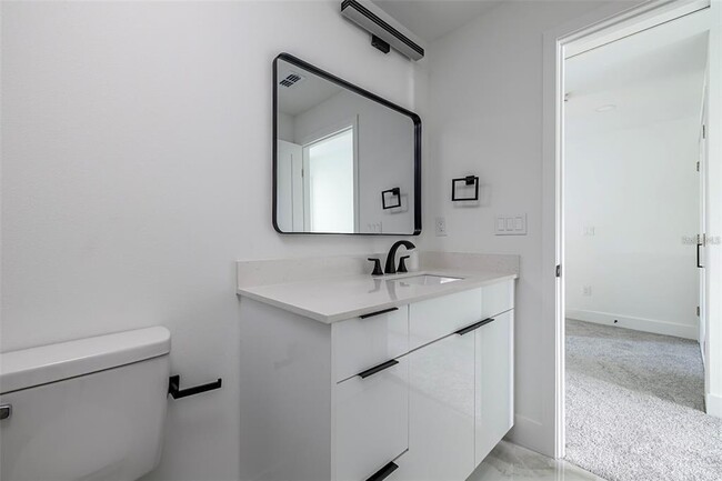 Building Photo - 2057 BARROSO