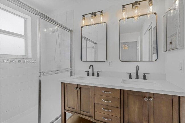 Building Photo - 136 SW 169th Ave