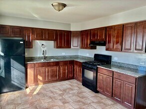 Building Photo - Gorgeous 3bed 2bath Single family house