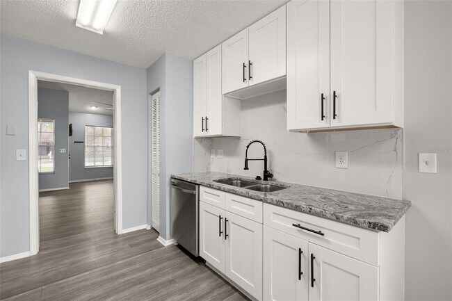 Building Photo - 3257 Laurel Dale Dr