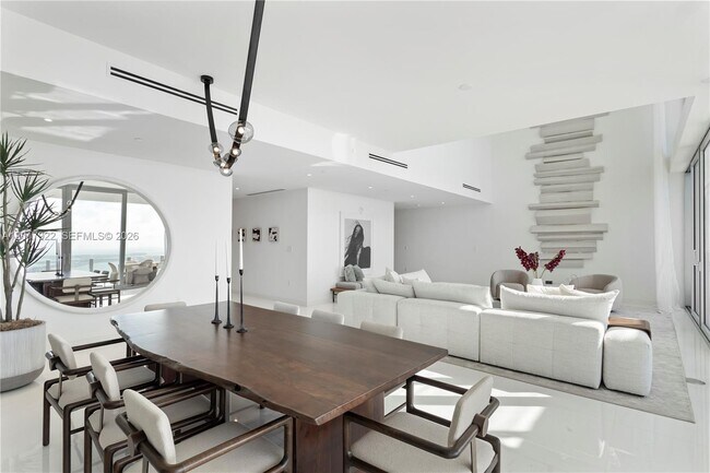 Building Photo - 300 Biscayne Blvd Way