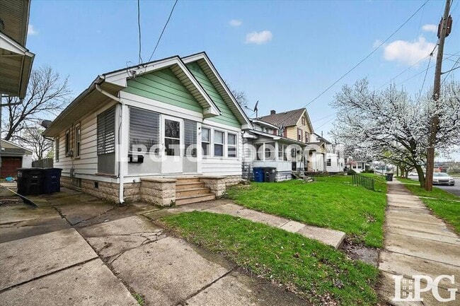 Building Photo - 128 Carbon St