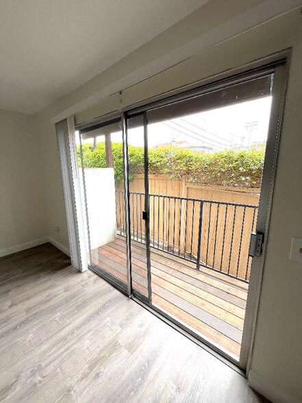 Building Photo - 147 Avenida Serra