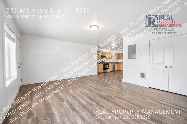 Building Photo - 251 W Linden Ave